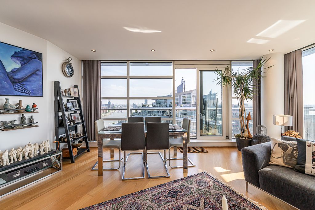 Property photo 3 of 25