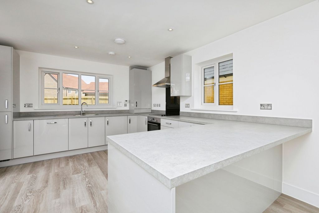 Property photo 3 of 16 Kitchen Diner