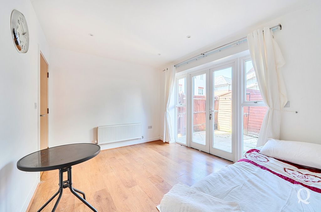 Property photo 3 of 22 36E0Eb00-d34A-477...