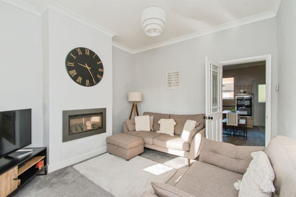 Property photo 3 of 17