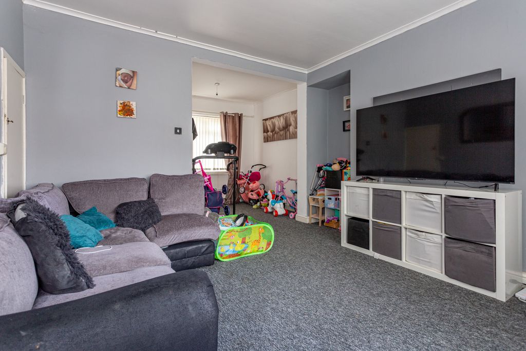 Property photo 3 of 17