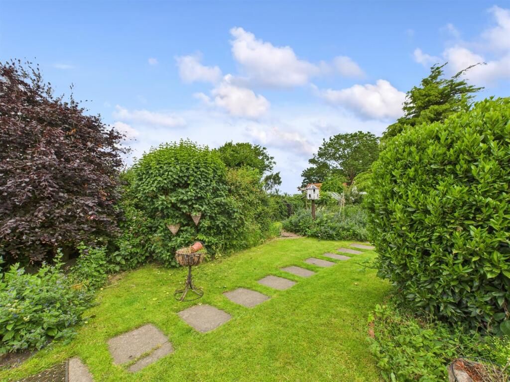 Property photo 2 of 21 Garden