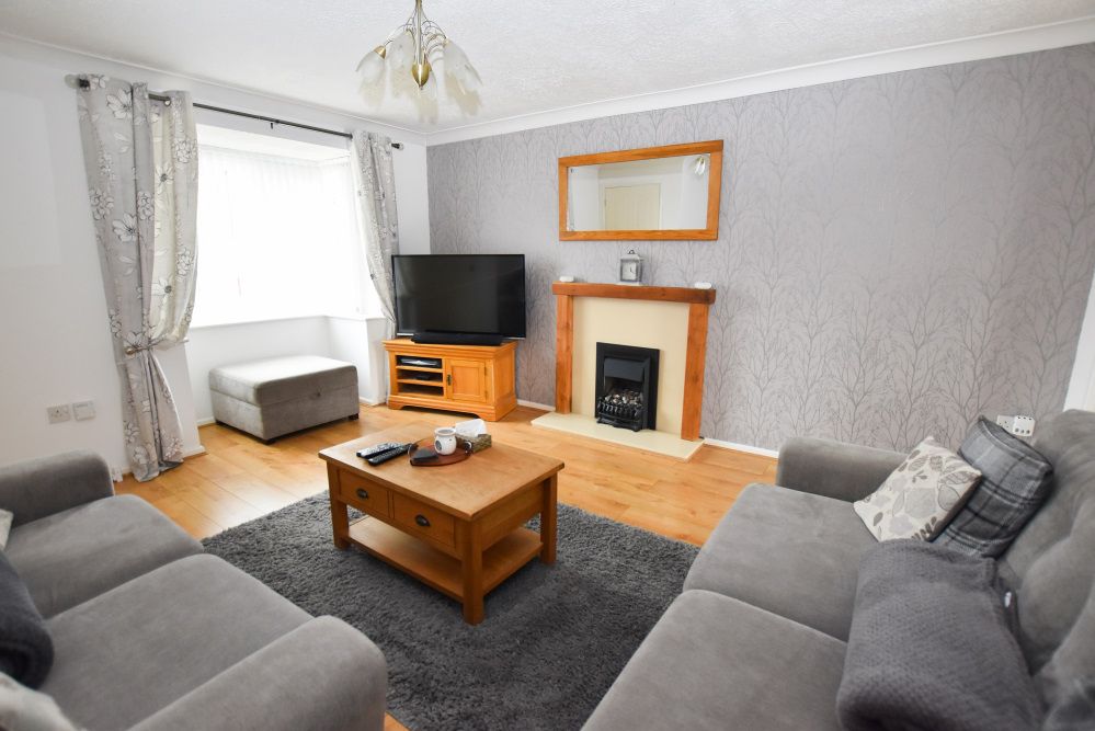 Property photo 3 of 19 Lounge 2