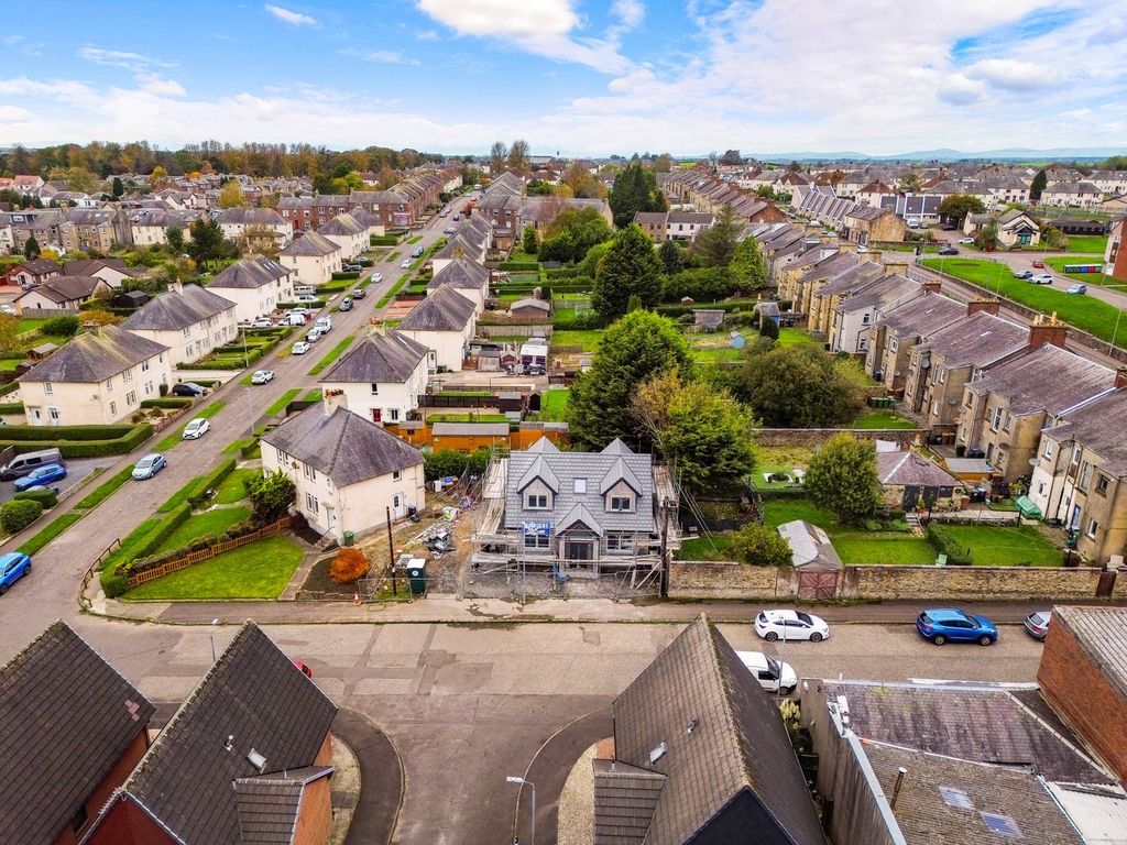 Property photo 3 of 5