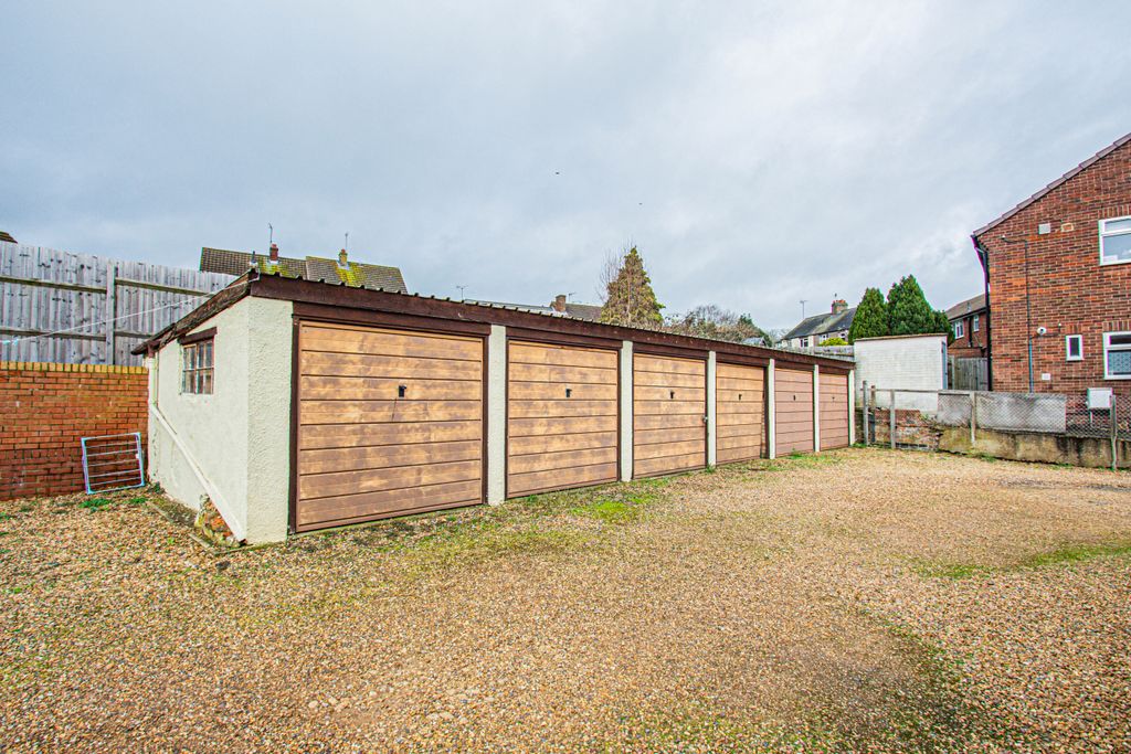 Property photo 2 of 14 Block Of Garages
