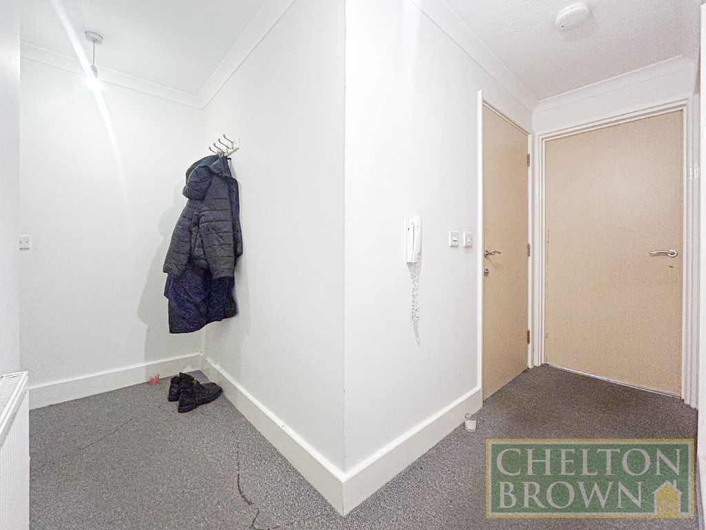 Property photo 2 of 19 Hallway