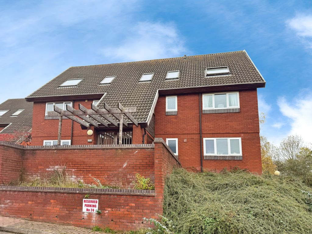 Property photo 1 of 5 Clifton Court, Hinckley
