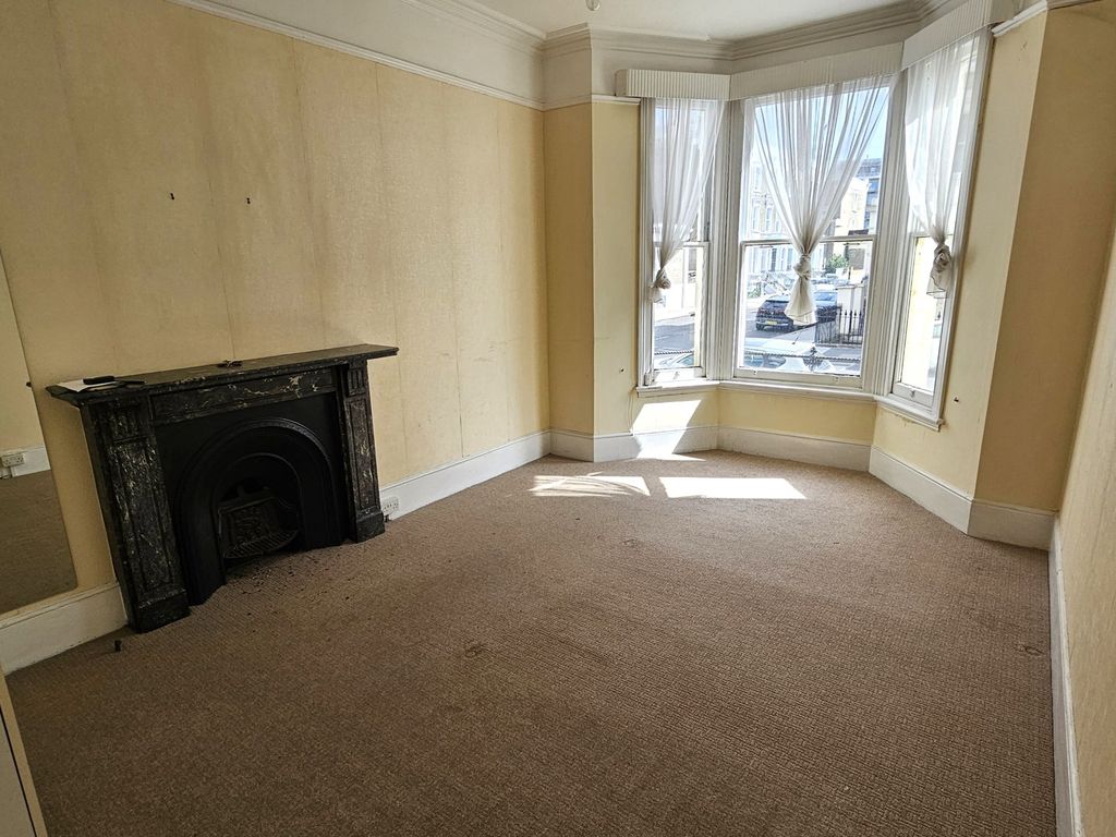 Property photo 2 of 8