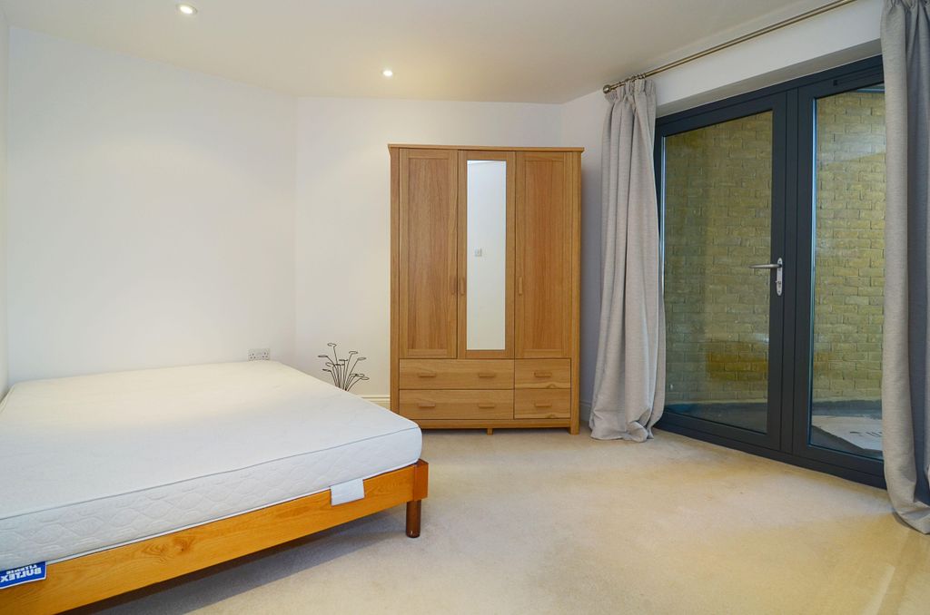 Property photo 3 of 8 Bedroom