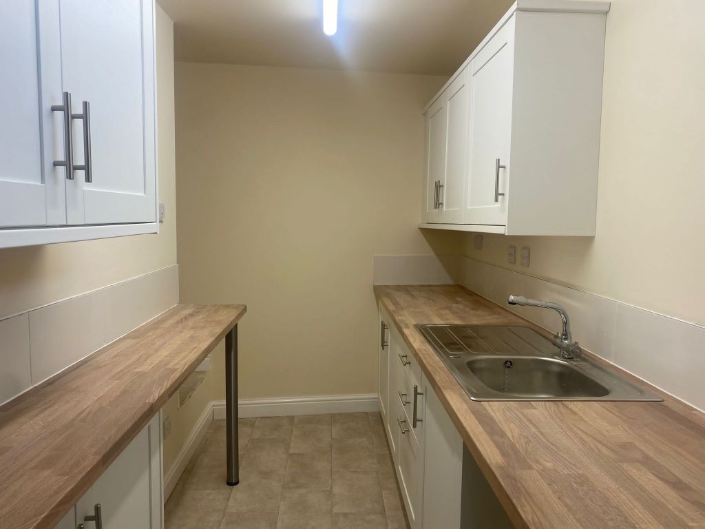 Property photo 2 of 7 Kitchen