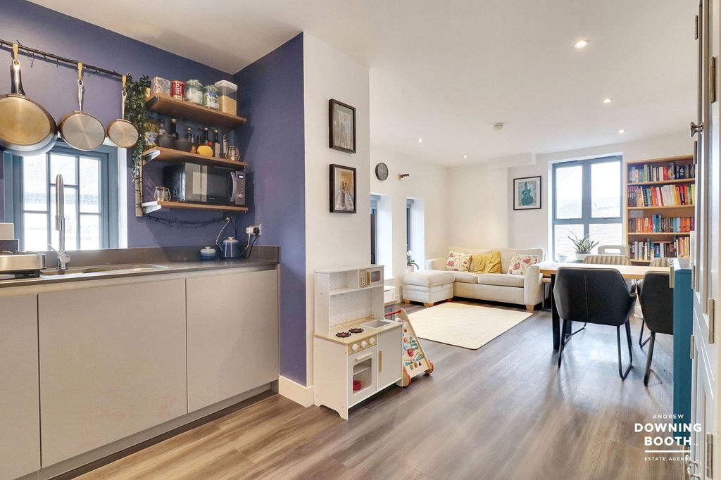 Property photo 3 of 18