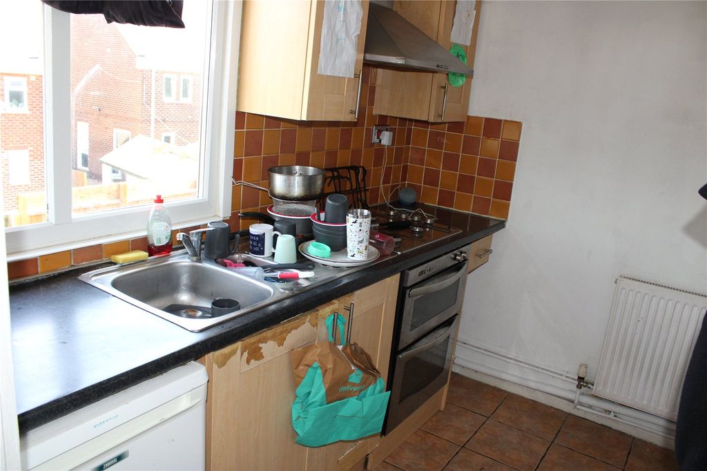 Property photo 2 of 9 Kitchen