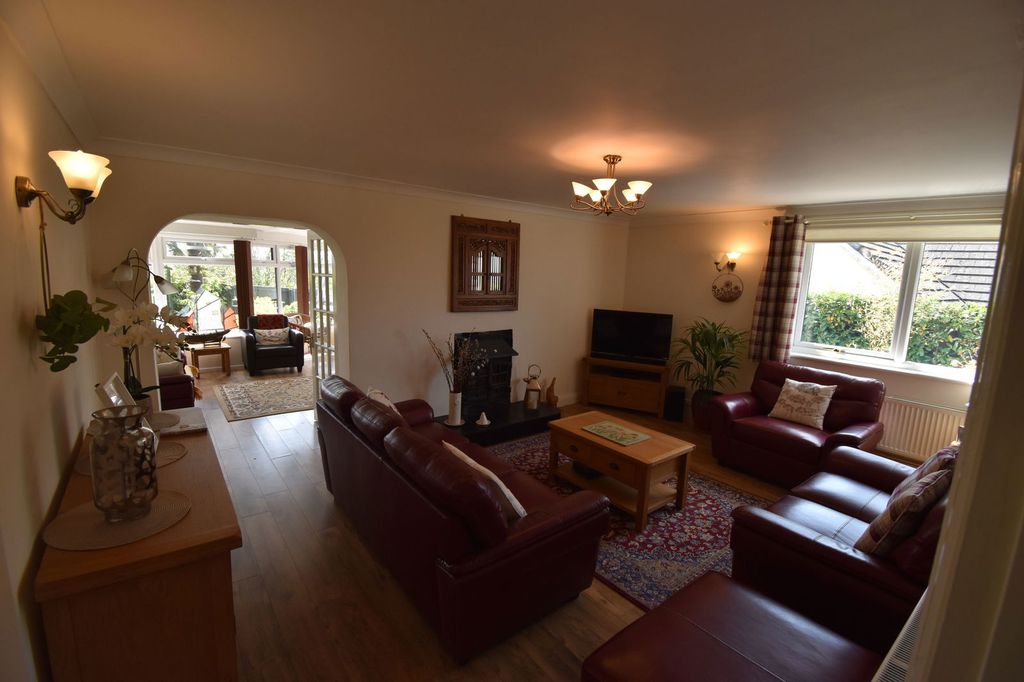 Property photo 2 of 32