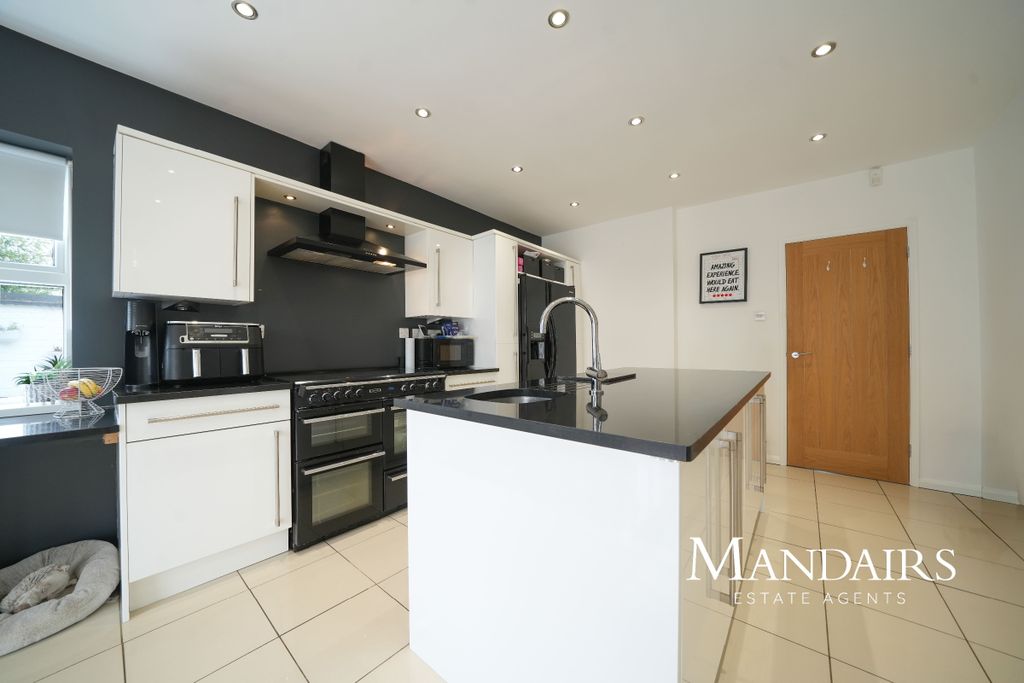 Property photo 2 of 36