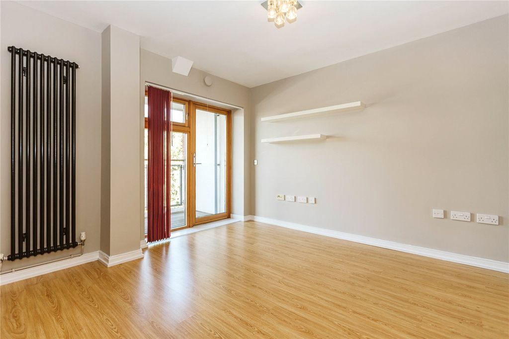 Property photo 2 of 21 Picture No. 17