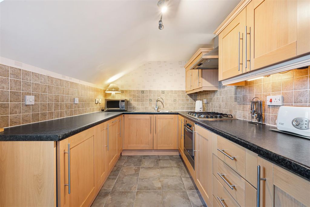 Property photo 2 of 18 Kitchen