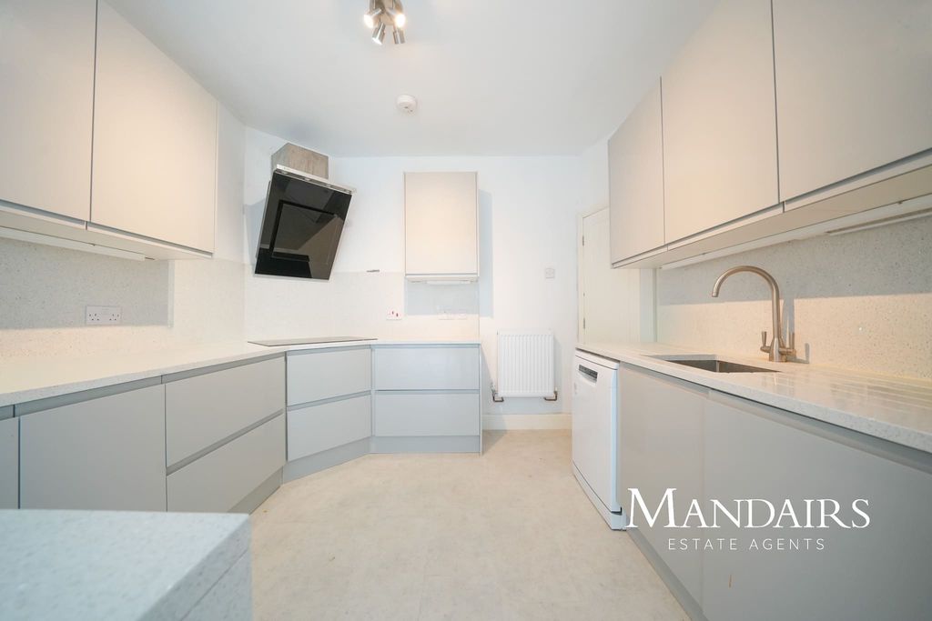 Property photo 3 of 27