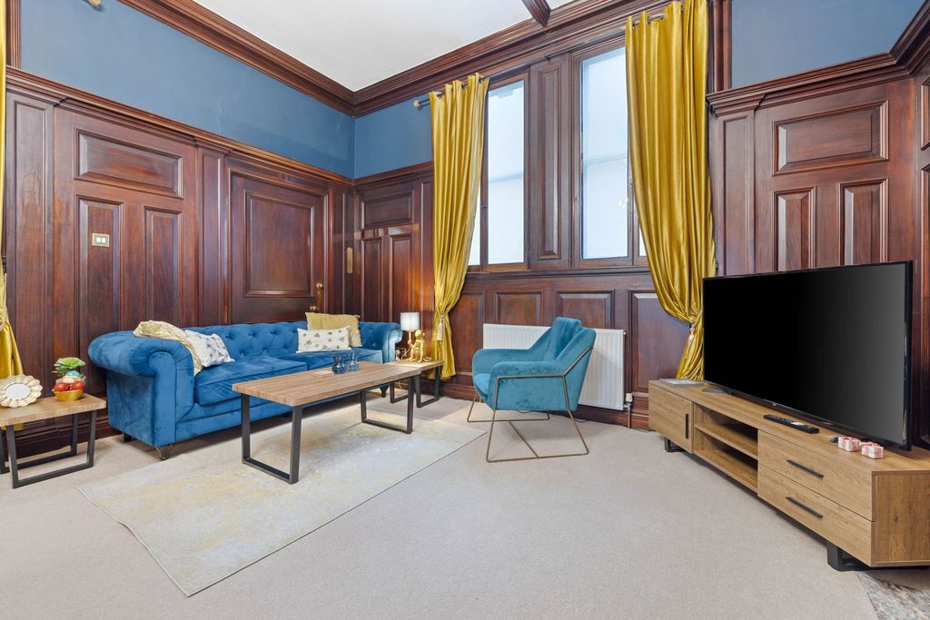 Property photo 2 of 23