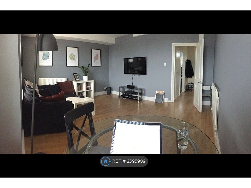 Property photo 2 of 22 Living Room