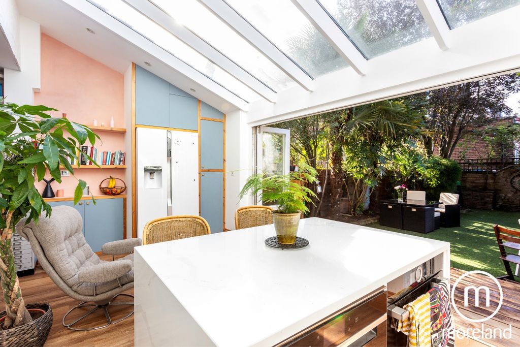 Property photo 2 of 23 5204285