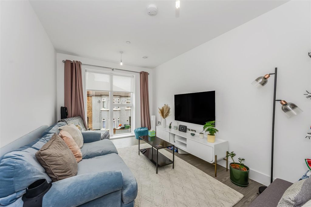 Property photo 1 of 15 1