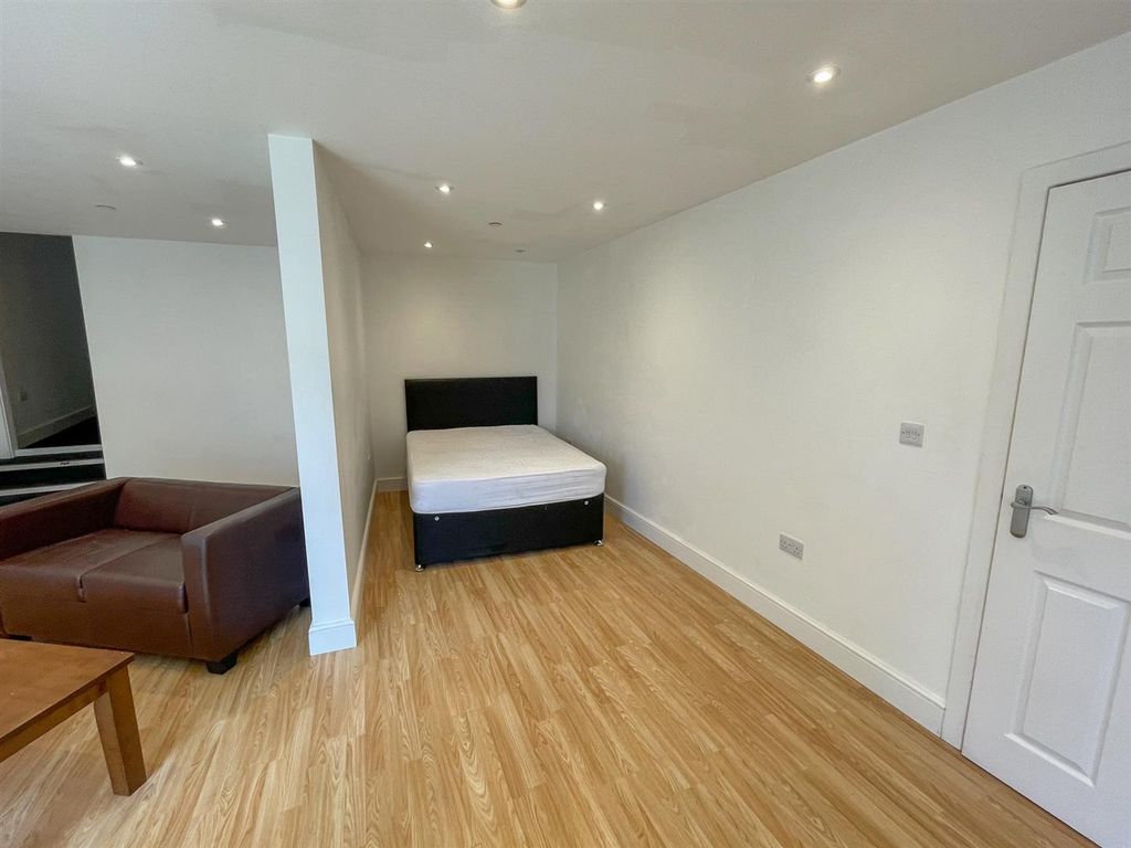 Property photo 3 of 7 51 Majestic Apts-1.Jpg