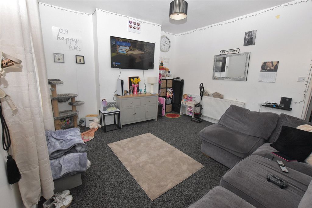 Property photo 2 of 7 Picture No. 15