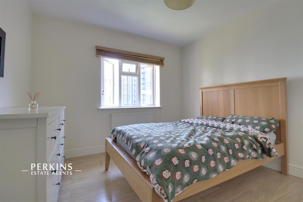 Property photo 3 of 7 Bed 1.Jpg