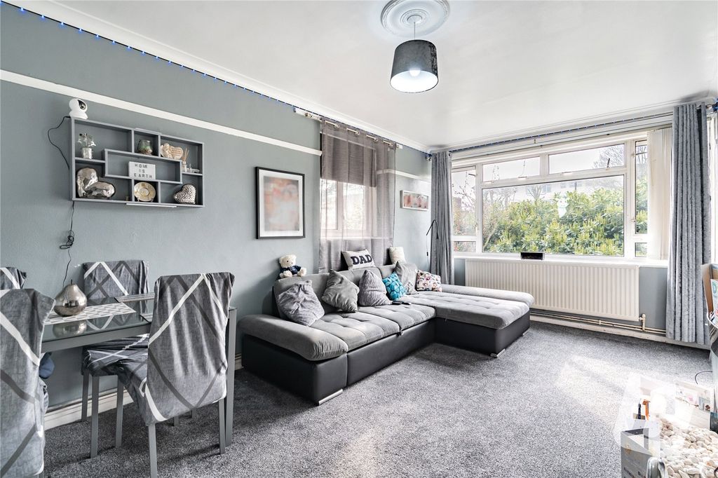 Property photo 1 of 10 Lounge