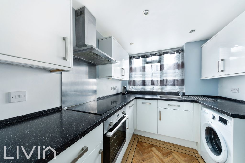Property photo 2 of 9 4