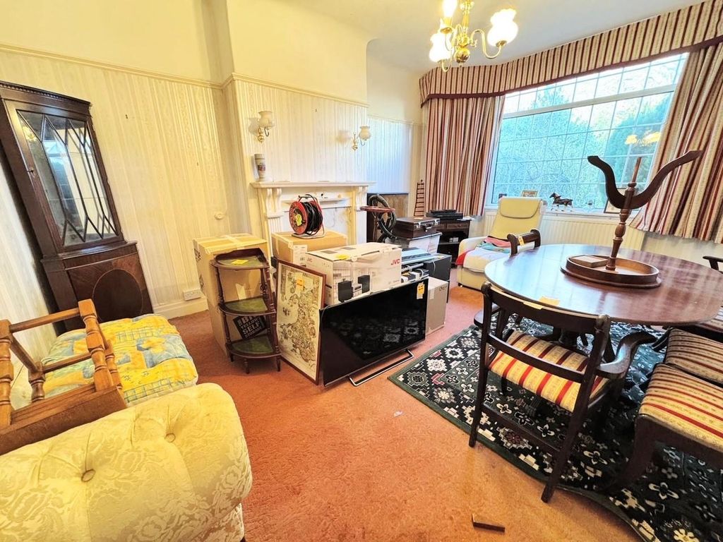 Property photo 3 of 16 Lounge