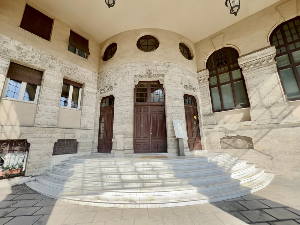 Property photo 3 of 36 Main Entrance