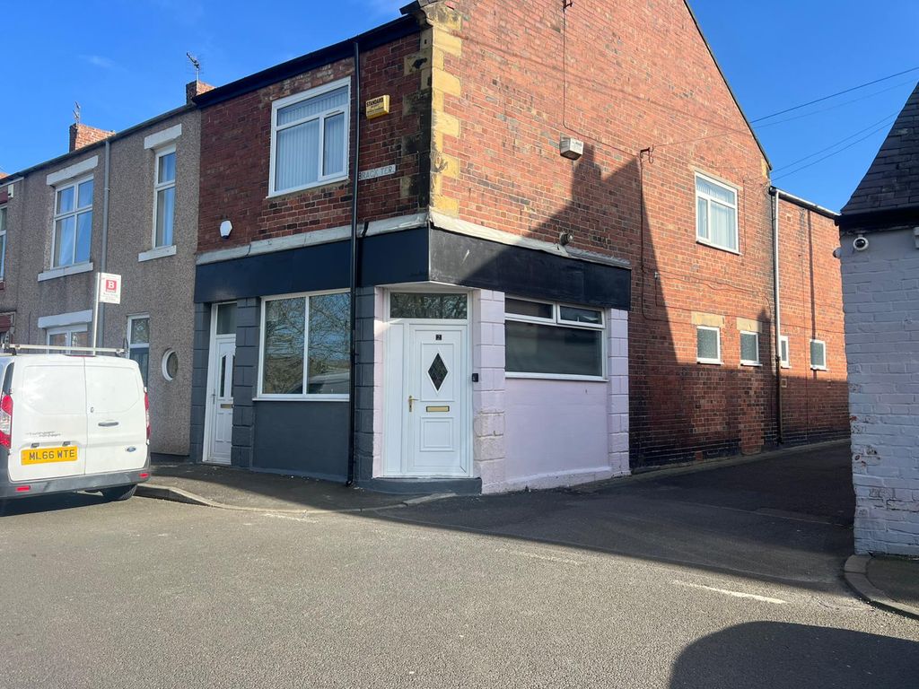 Property photo 1 of 4 Corner Commercial Unit To Let Â€” Bill Quay, Gateshead Ne10