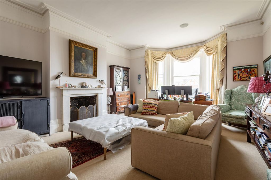Property photo 3 of 22 Pewley_Mount-9.Jpg