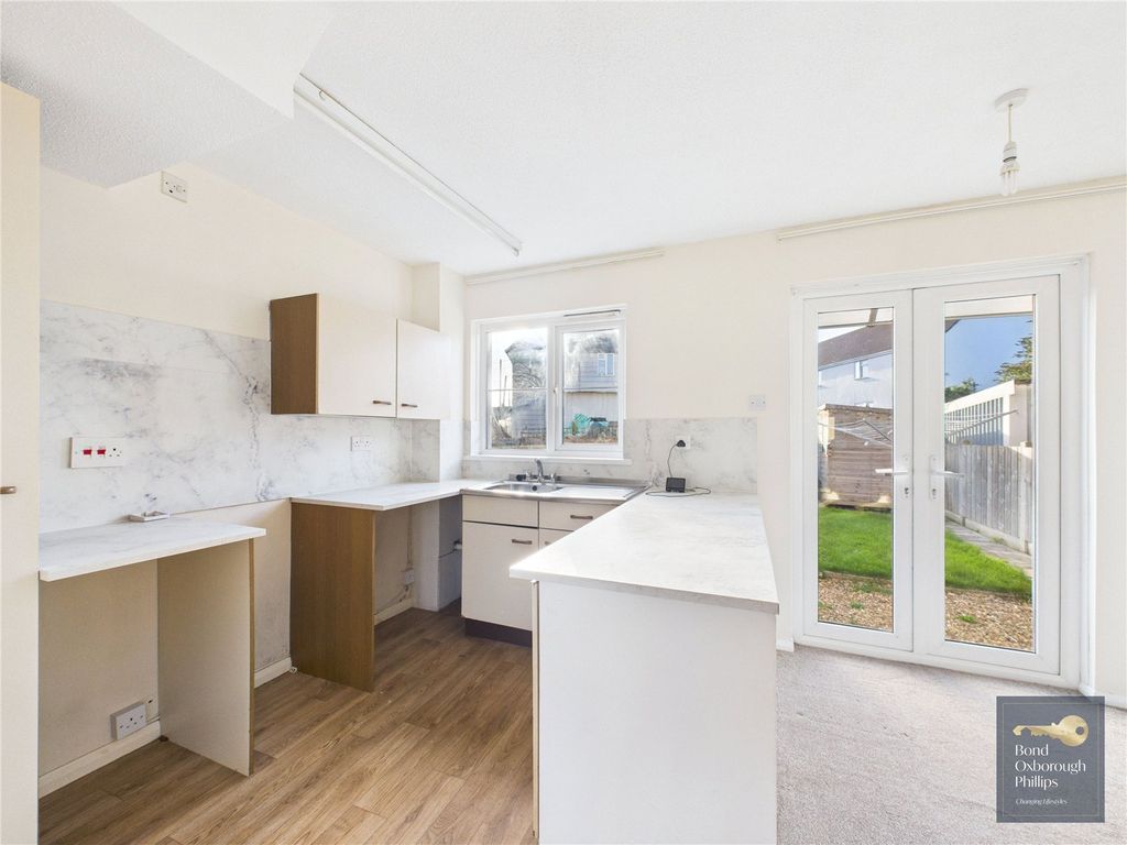 Property photo 3 of 8 Picture No. 12