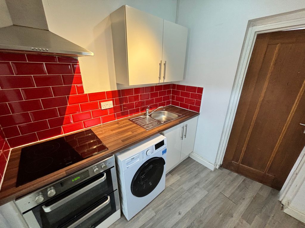 Property photo 3 of 9 Kitchen