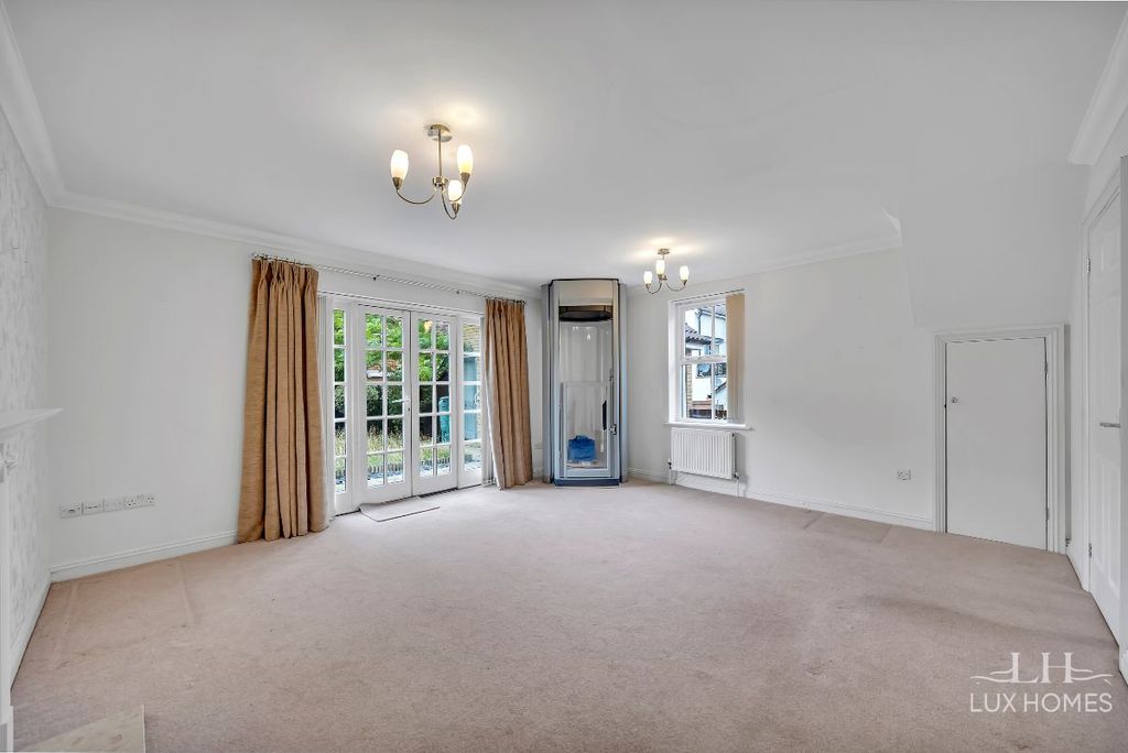 Property photo 3 of 17