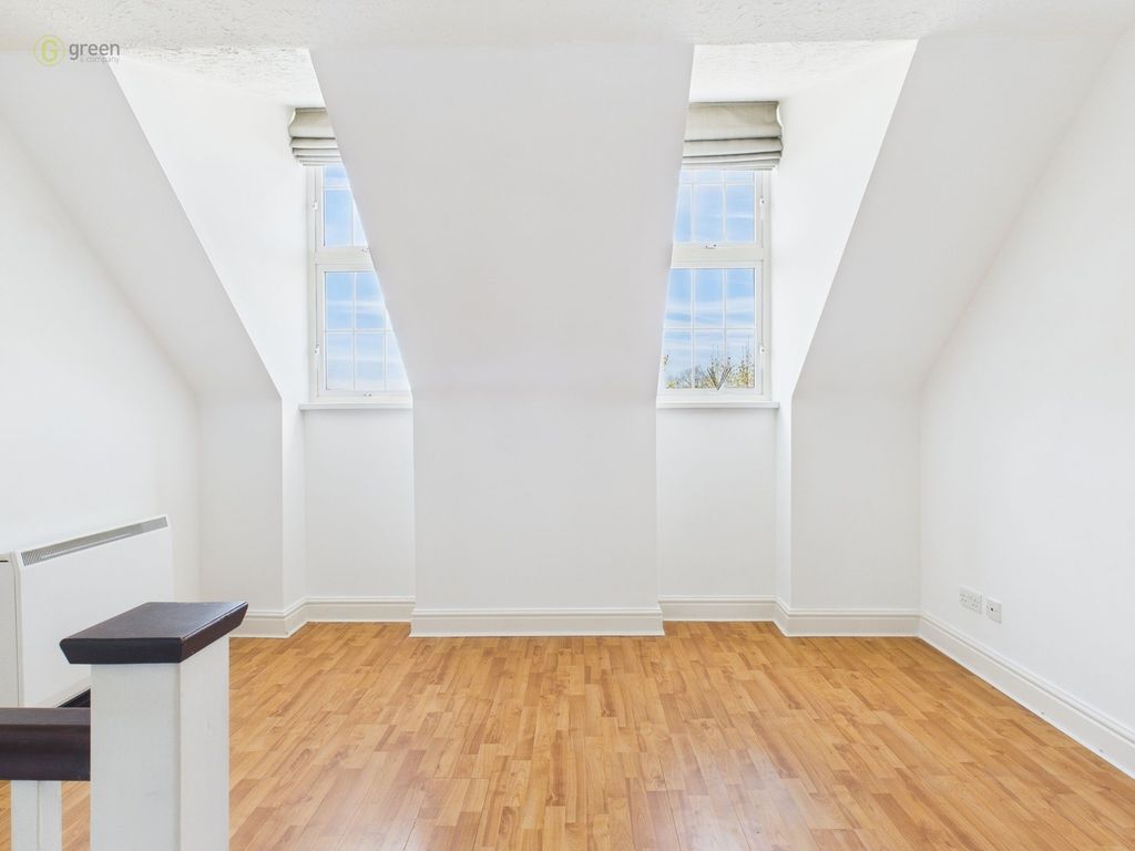 Property photo 3 of 12 Lounge