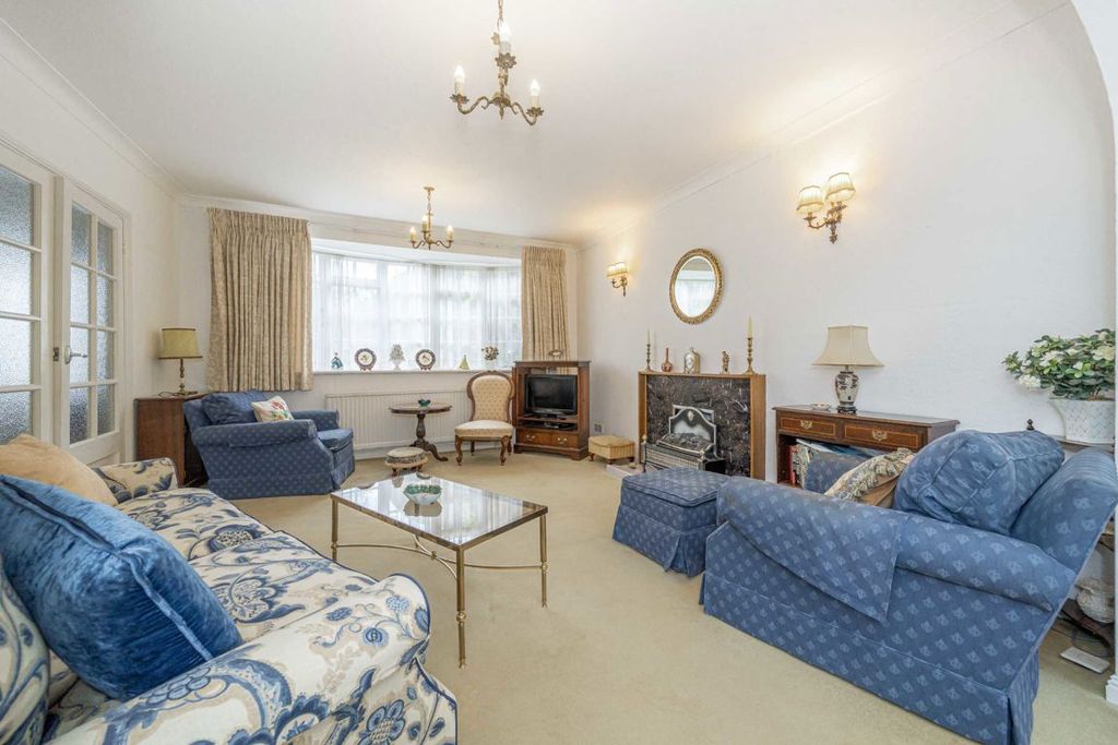 Property photo 2 of 11