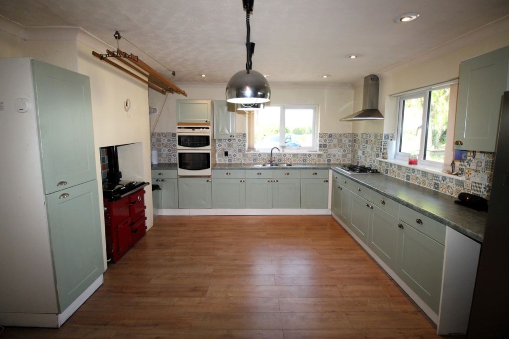 Property photo 2 of 23 Kitchen/Diner