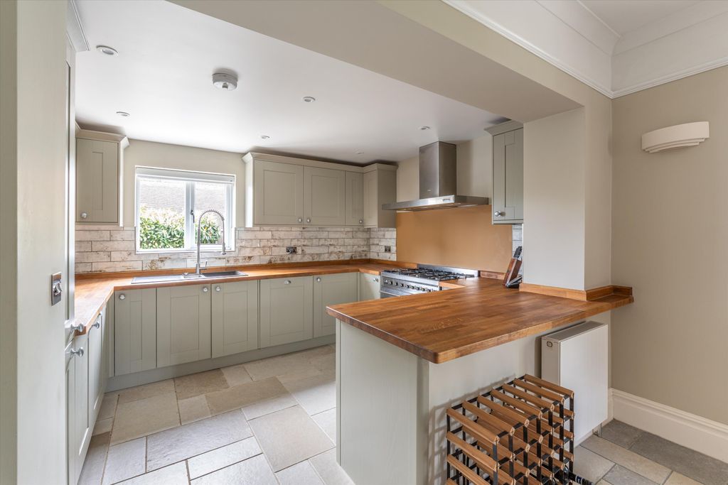 Additional image 7 of 3 bed flat for saleAldersey Road, Guildford, Surrey GU1
