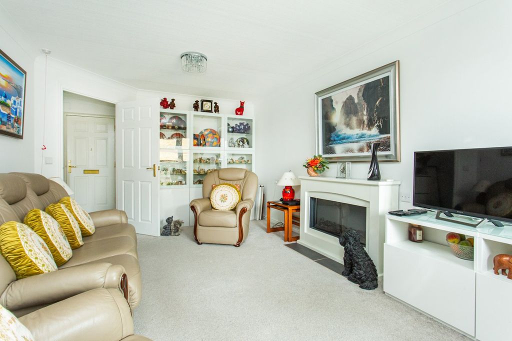 Property photo 3 of 12 Picture 3