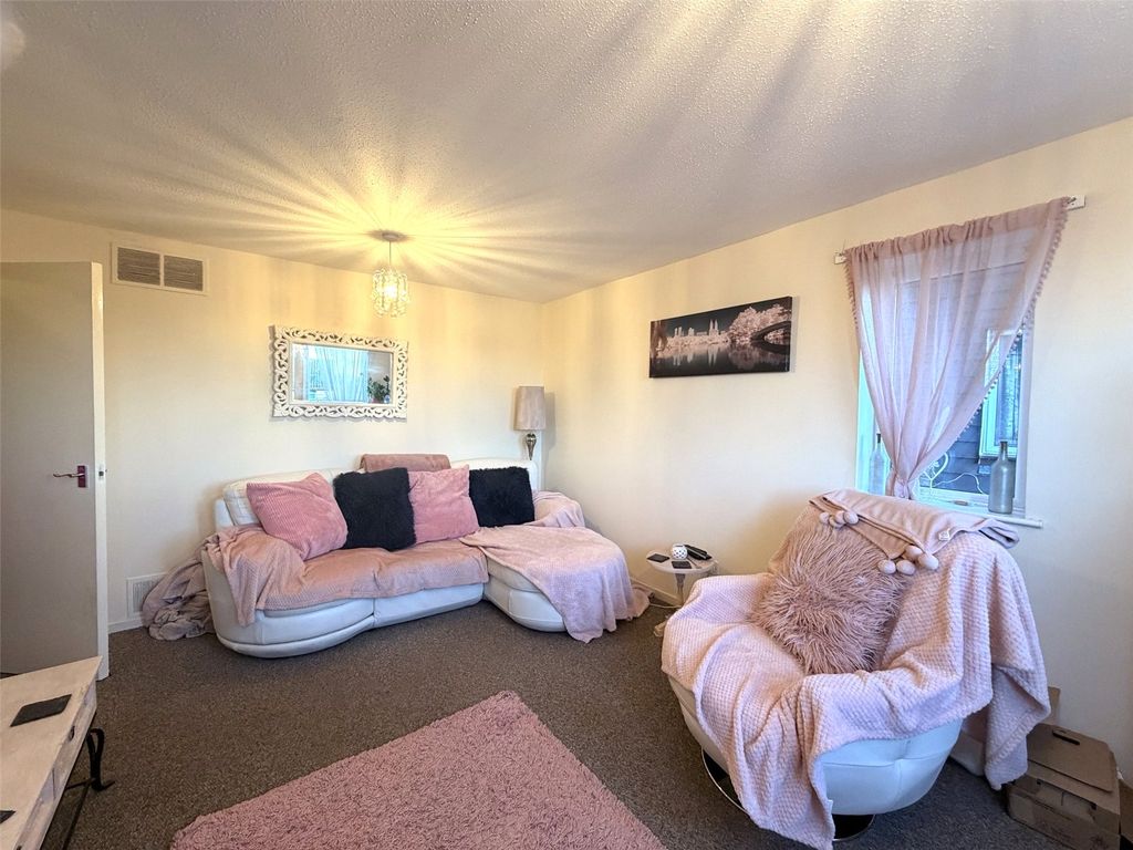 Property photo 2 of 19 Lounge