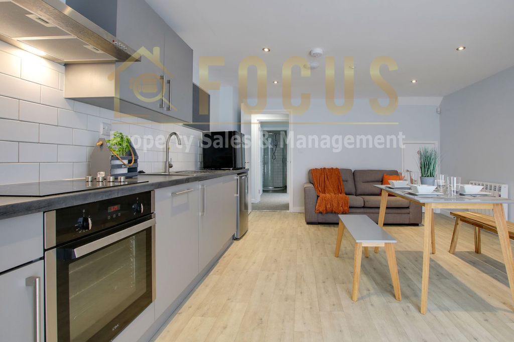 Property photo 1 of 13 Kitchen/Living Room