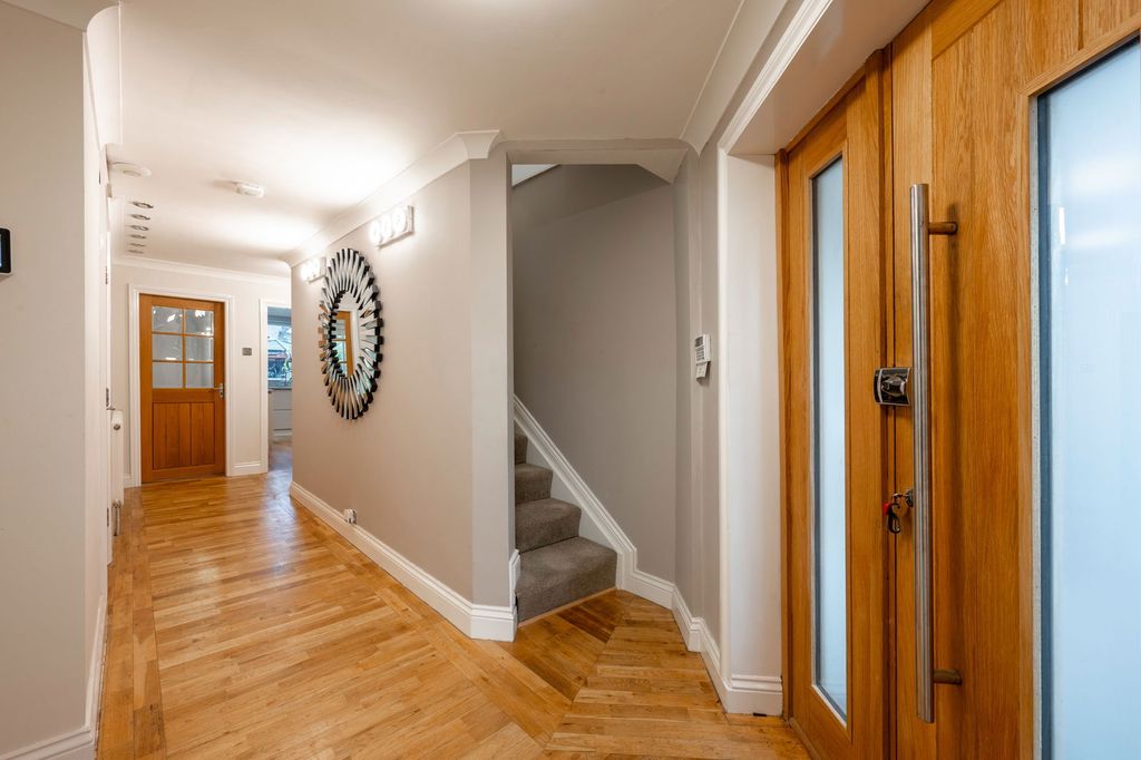 Property photo 2 of 36