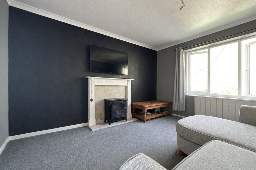 Property photo 3 of 6 Living Room