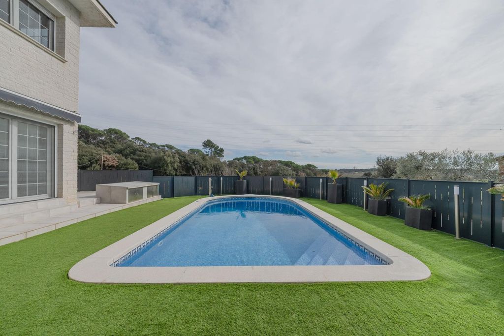 Property photo 2 of 60