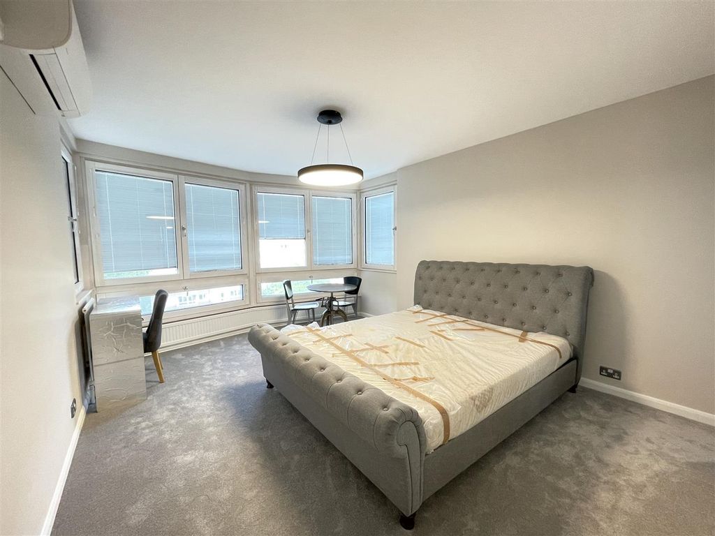 Property photo 3 of 11 Master Bedroom
