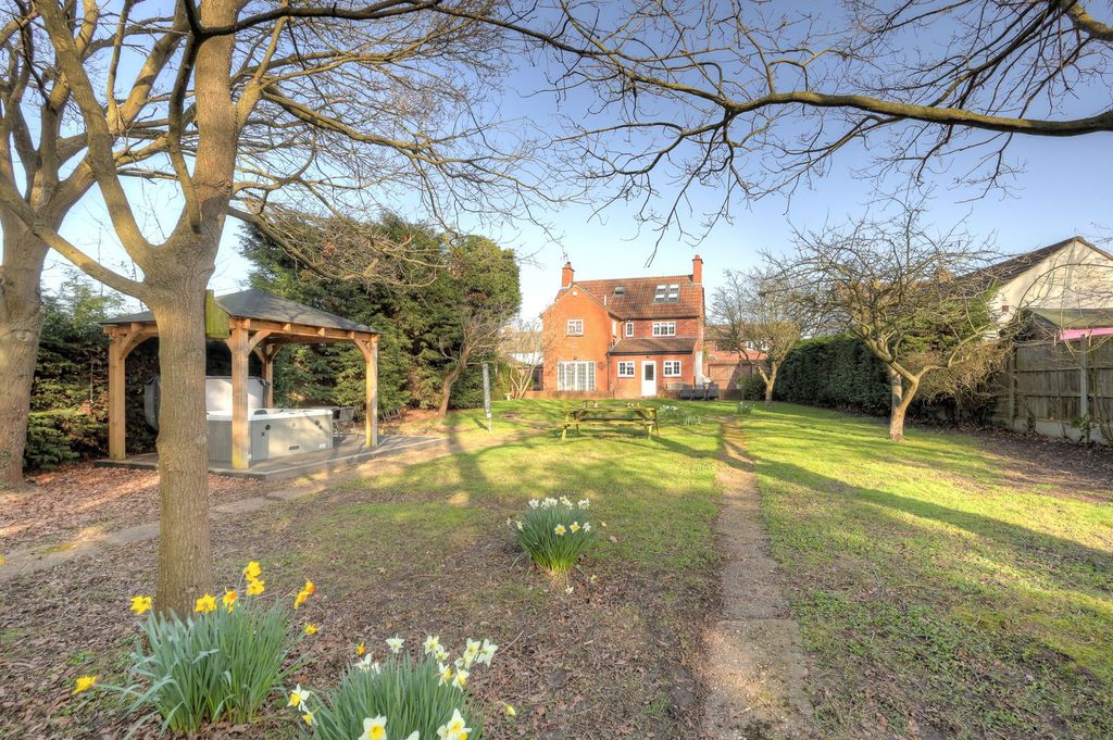 Property photo 3 of 43