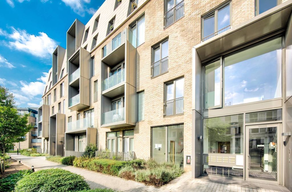 Property photo 2 of 17